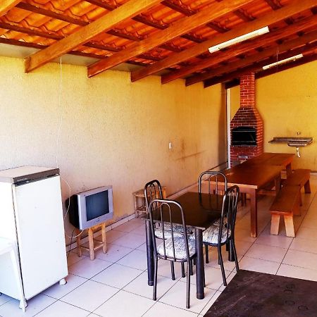 Otima Casa Caldas Novas 2 Km Do Centro Para Ate 14 Pesssoas Com Piscina Aquecida, Churrrasqueira, Wifi Exterior photo