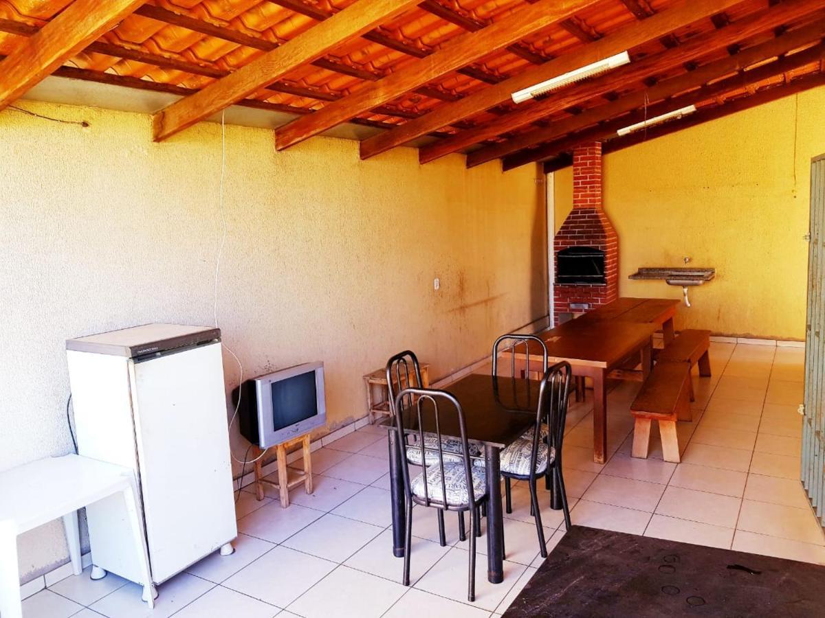 Otima Casa Caldas Novas 2 Km Do Centro Para Ate 14 Pesssoas Com Piscina Aquecida, Churrrasqueira, Wifi Exterior photo