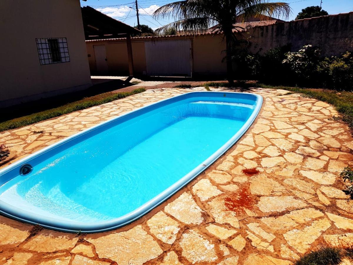 Otima Casa Caldas Novas 2 Km Do Centro Para Ate 14 Pesssoas Com Piscina Aquecida, Churrrasqueira, Wifi Exterior photo