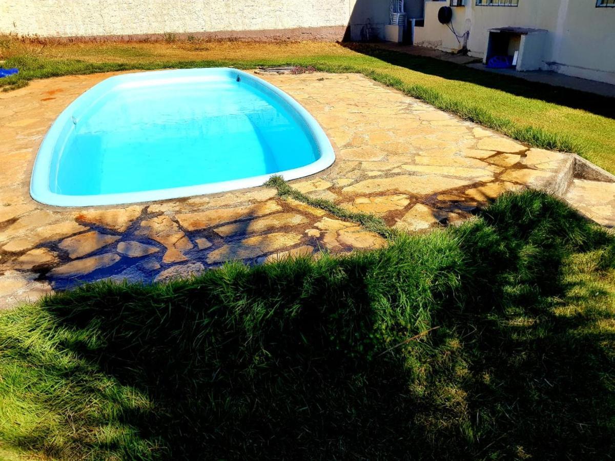 Otima Casa Caldas Novas 2 Km Do Centro Para Ate 14 Pesssoas Com Piscina Aquecida, Churrrasqueira, Wifi Exterior photo