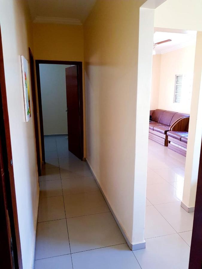 Otima Casa Caldas Novas 2 Km Do Centro Para Ate 14 Pesssoas Com Piscina Aquecida, Churrrasqueira, Wifi Exterior photo